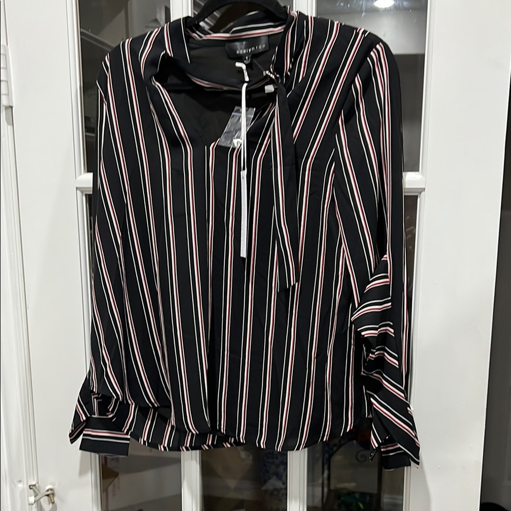 Adelyn Rae Black and White Cuffed Sleeve Blouse